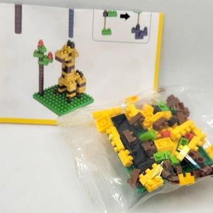 Building Kit: Giraffe with tree, micro bricks